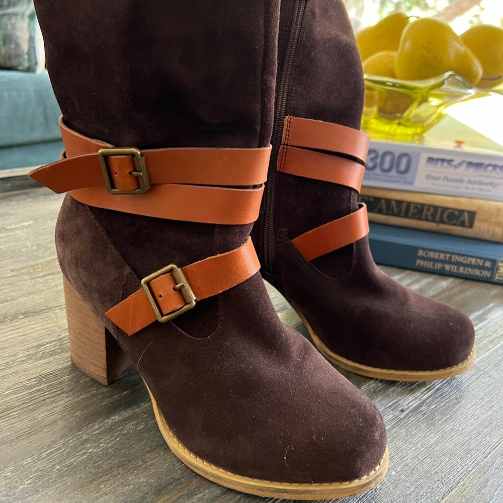 Cowgirl style Sbicca boots beautiful suede